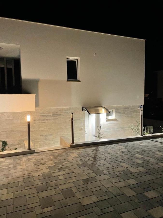 Vila Regina Apartment Regina With Swimming Pool Jezera Εξωτερικό φωτογραφία