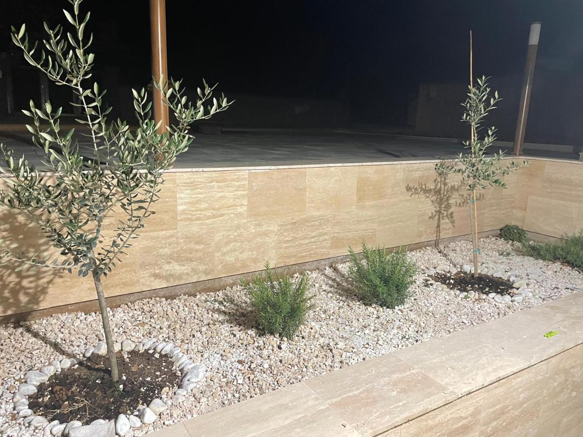 Vila Regina Apartment Regina With Swimming Pool Jezera Εξωτερικό φωτογραφία