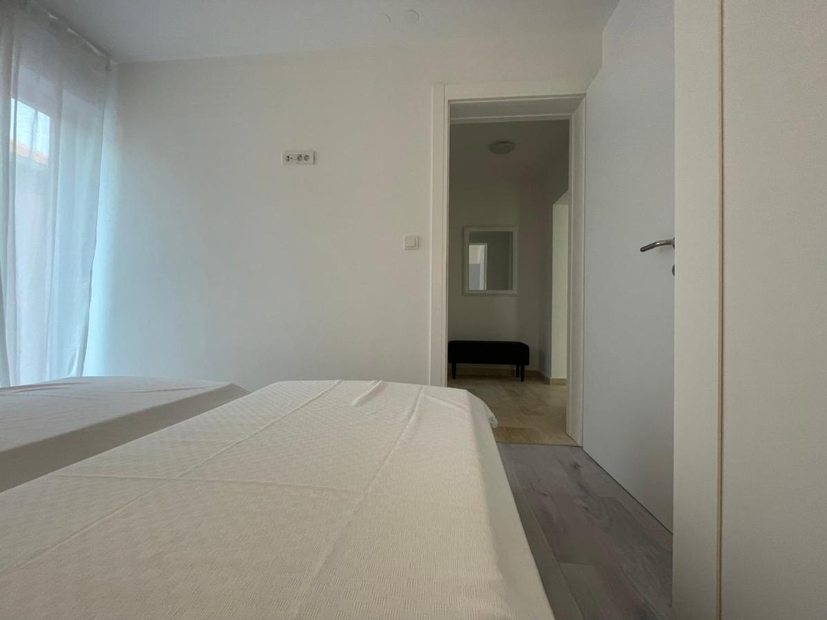 Vila Regina Apartment Regina With Swimming Pool Jezera Εξωτερικό φωτογραφία